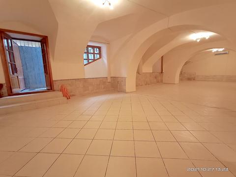 коммерческая по адресу Маяковского, 8