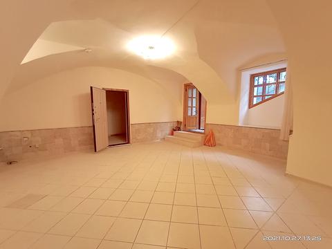 коммерческая по адресу Маяковского, 8