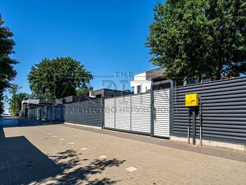 дом по адресу осіння, 6