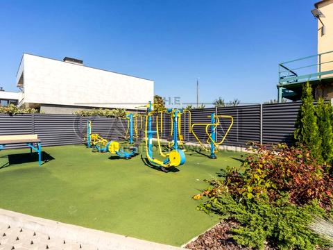 дом по адресу осіння, 6