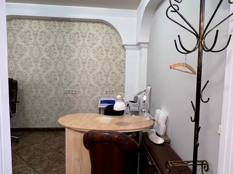 комерційна за адресою Миколи Голего вул. (Лебедєва-Кумача), 5