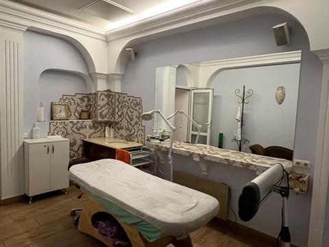 комерційна за адресою Миколи Голего вул. (Лебедєва-Кумача), 5