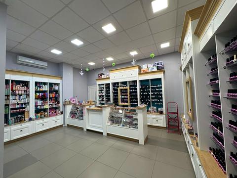 комерційна за адресою Драгоманова вул., 4-А