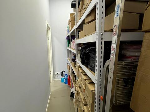 комерційна за адресою Драгоманова вул., 4-А