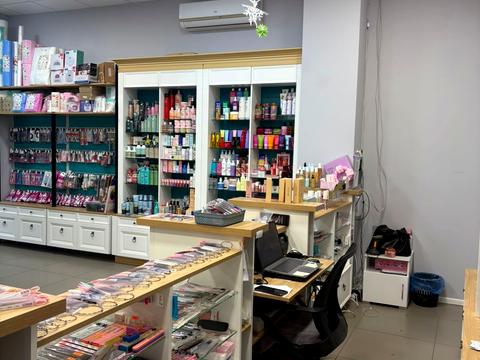 комерційна за адресою Драгоманова вул., 4-А