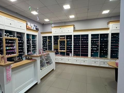 комерційна за адресою Драгоманова вул., 4-А