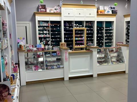 комерційна за адресою Драгоманова вул., 4-А