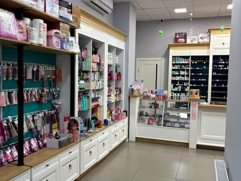 комерційна за адресою Драгоманова вул., 4-А