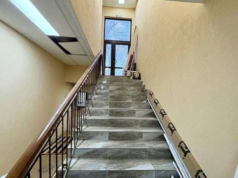 комерційна за адресою Володимира Івасюка вул., 76а