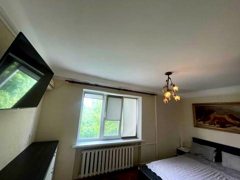 квартира за адресою Лаврська вул. (Січневого Повстання), 4