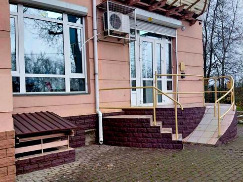 коммерческая по адресу Николая Амосова ул., 4