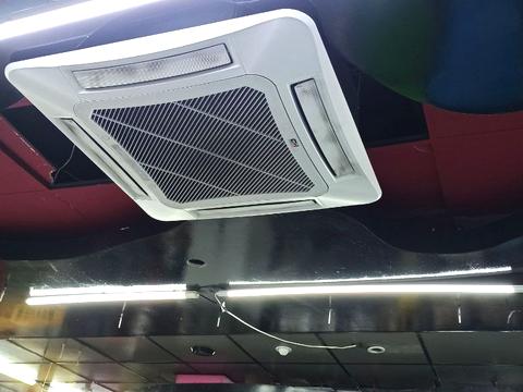 комерційна за адресою Либідська пл., 1