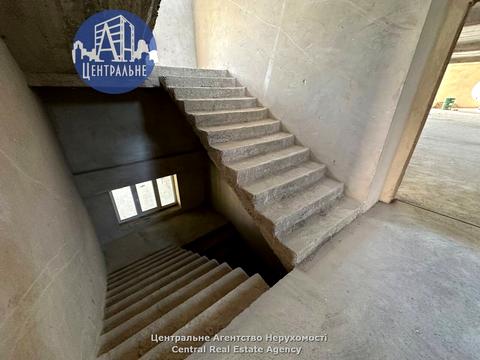 комерційна за адресою Хотинська вул., 39в