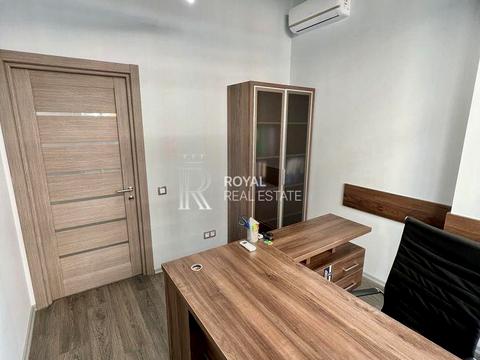 коммерческая по адресу Дігтярна, 8