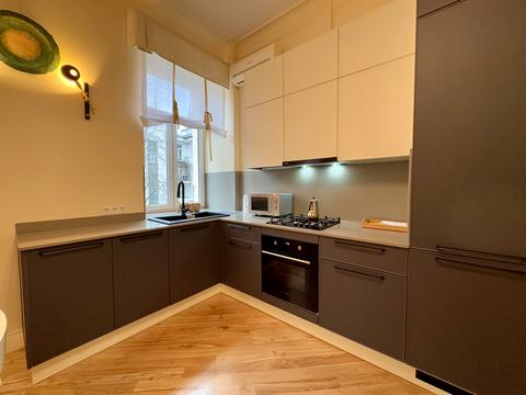 квартира за адресою Богдана Ступки вул. (Станіславського), 3