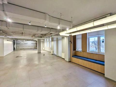 комерційна за адресою Спаська вул., 5