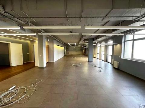 комерційна за адресою Спаська вул., 5