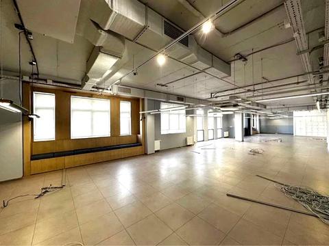 комерційна за адресою Спаська вул., 5