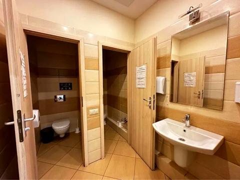 комерційна за адресою Спаська вул., 5