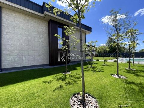 будинок за адресою Соборна вул. (), 1