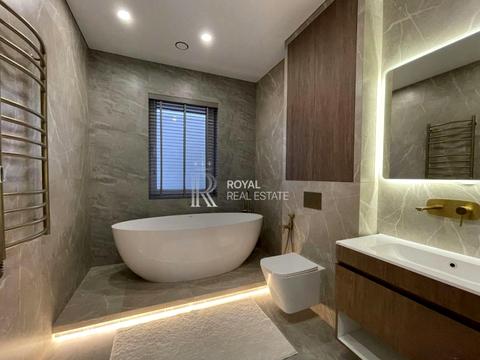 будинок за адресою Соборна вул. (), 1