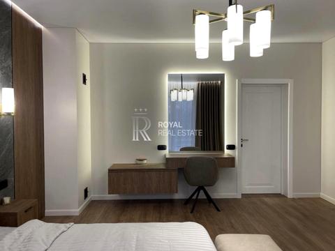 будинок за адресою Соборна вул. (), 1