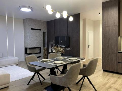 будинок за адресою Соборна вул. (), 1