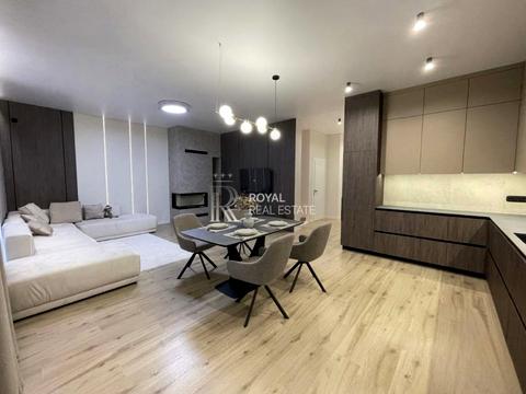 будинок за адресою Соборна вул. (), 1