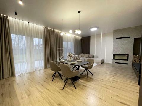 будинок за адресою Соборна вул. (), 1