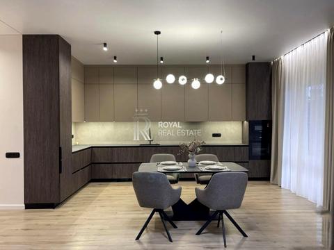 будинок за адресою Соборна вул. (), 1