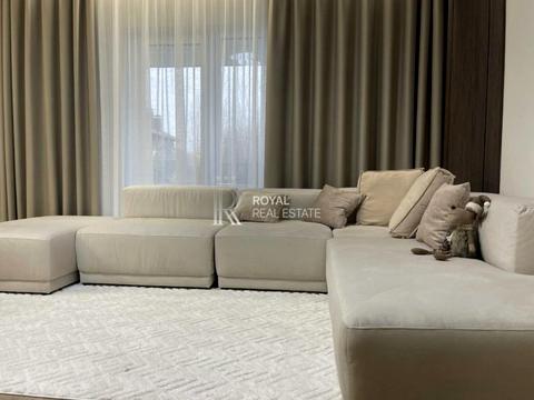 будинок за адресою Соборна вул. (), 1