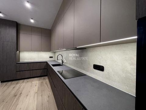 будинок за адресою Соборна вул. (), 1