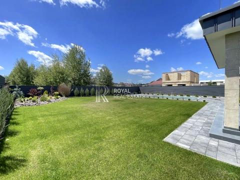 будинок за адресою Соборна вул. (), 1