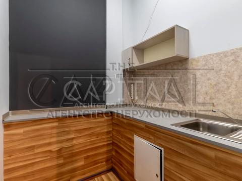 комерційна за адресою Павлівська вул., 18