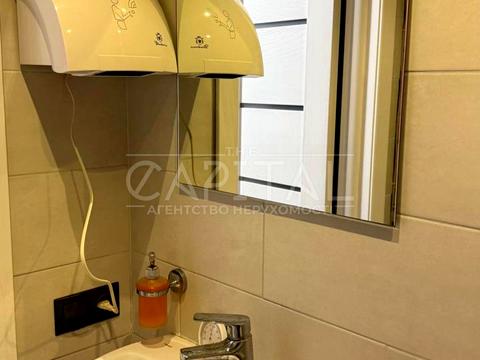 комерційна за адресою Воздвиженська вул., 22