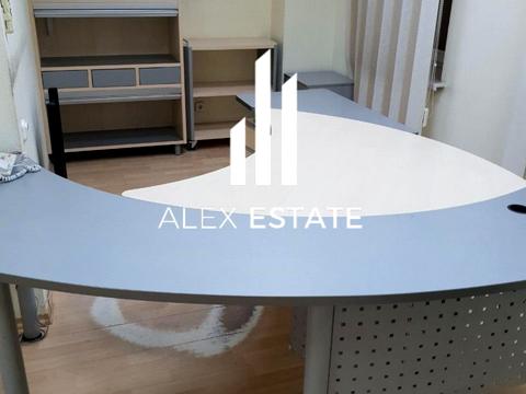 комерційна за адресою Академіка Чекмарьова вул., 2