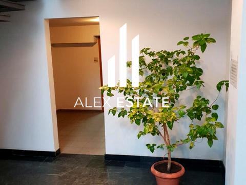 комерційна за адресою Академіка Чекмарьова вул., 2