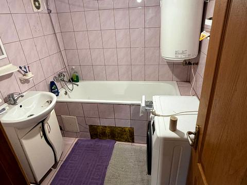 будинок за адресою Жукова, 1