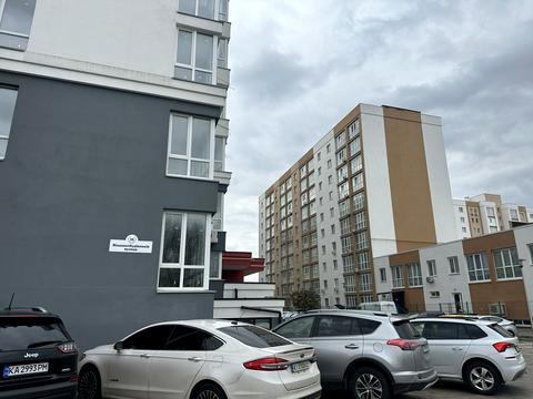 коммерческая по адресу Машинобудівників ул., 16