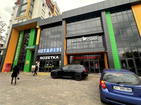 коммерческая по адресу Машинобудівників ул., 16