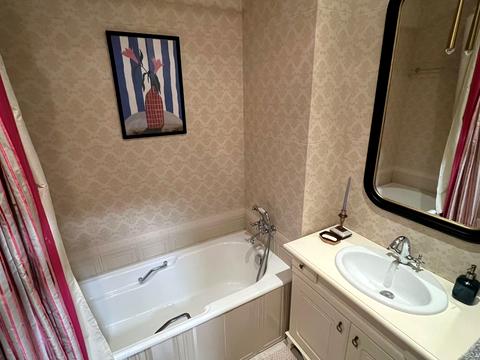 квартира по адресу Андрея Верхогляда ул. (Михайла Драгомирова), 3