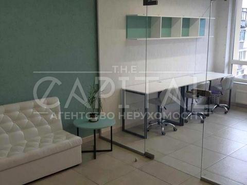 комерційна за адресою Жилянська вул., 68