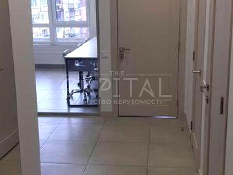 комерційна за адресою Жилянська вул., 68