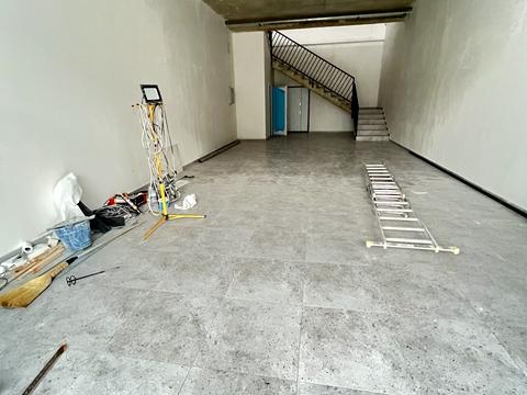 комерційна за адресою Івасюка, 19