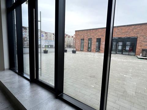 комерційна за адресою Івасюка, 19