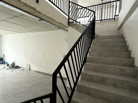 комерційна за адресою Івасюка, 19