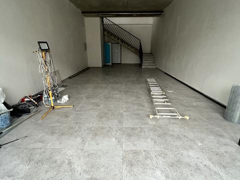 комерційна за адресою Івасюка, 19