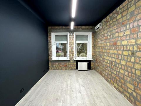 комерційна за адресою Різницька вул., 11