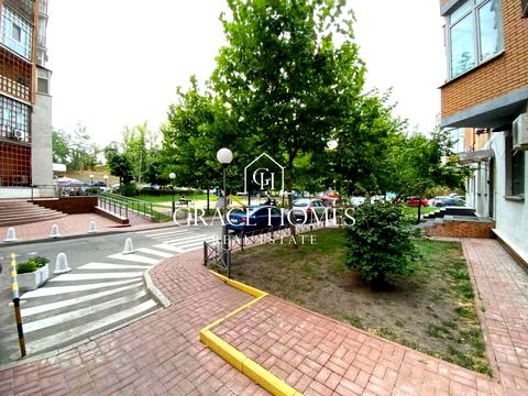 комерційна за адресою Євгена Коновальця вул. (Щорса), 32-Г