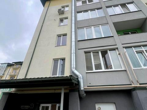 комерційна за адресою Весняна вул., 8